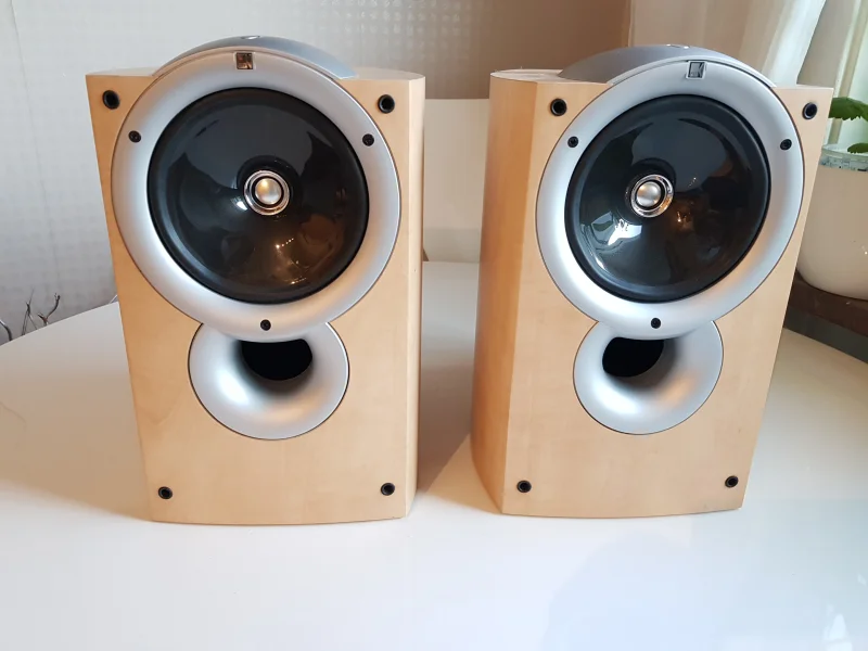 KEF Q1 Stativh&ouml;gtalare  - Bild 1 av 7