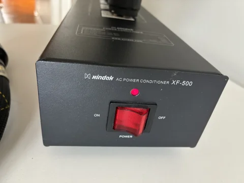 Xindak XF-500 Power Conditioner + 5 st Xindak str&ouml;mkablar (PC-02 / PC-03, 1.5 m)