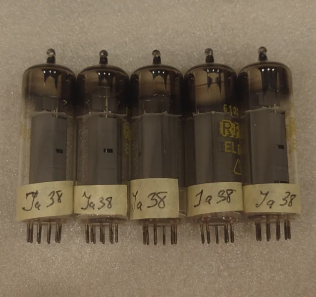 EL84 RFT Matchad kvintett NIB NOS Radiorör Östtyskland EL84 RFT Matchad kvintett NIB NOS Radiorör Östtyskland - Bild 4 av 5