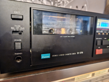 Sansui D-570 kassettdäck säljes.