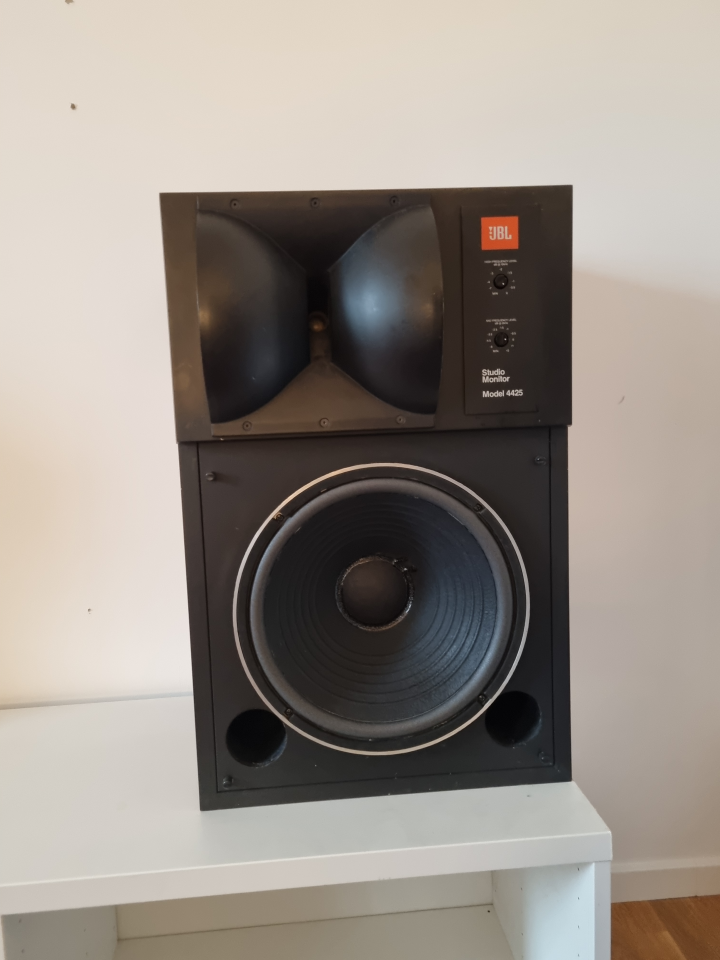 JBL 4425