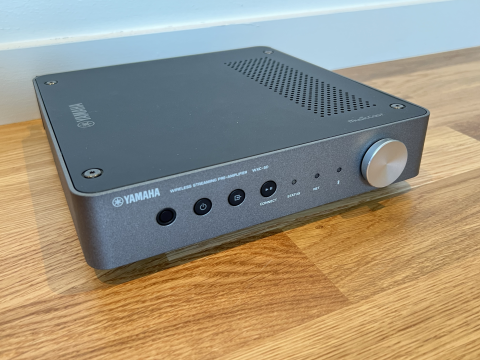 Yamaha WXC-50 i toppenskick