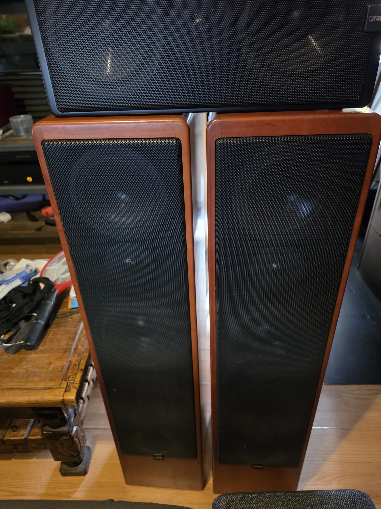 Canton ergo rc-a i 2 olika färger medföljer. Av950 samt ergo R52 surround