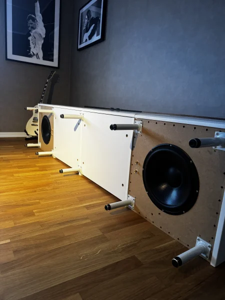 Stereob&auml;nk med subwoofers  - Bild 4 av 6