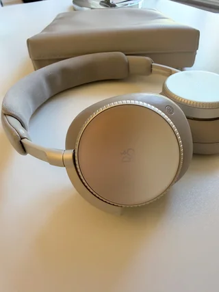 Bang & Olufsen Beoplay H100