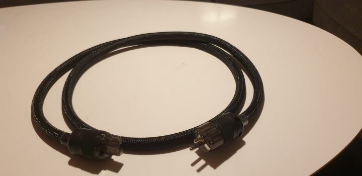 Taga nätkabel 2m 700kr