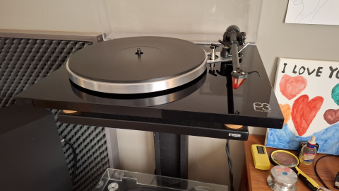 Rega P3 med massa tillbehör