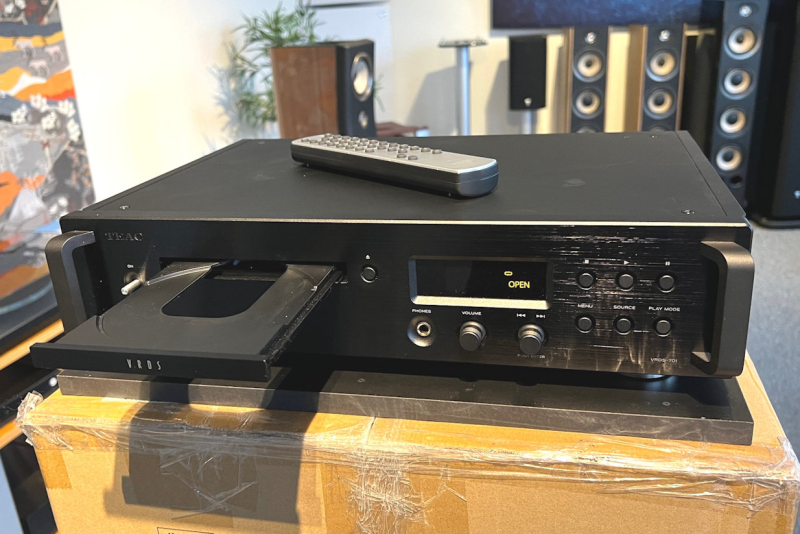 TEAC VRDS-701 - Begagnad cdspelare TEAC VRDS-701 - Begagnad cdspelare - Bild 1 av 3