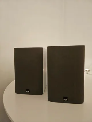 Bowers & Wilkins 686