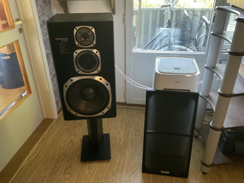Onkyo D-77 större stativhögtalare