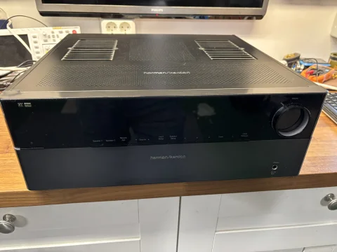 Harman Kardon HK990 2 x 150W 2.2-channel stereo integra... Harman Kardon HK990 2 x 150W 2.2-channel stereo integra...