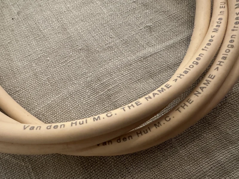 Van den Hul ”The Name” RCA - 1 m Van den Hul ”The Name” RCA - 1 m - Bild 2 av 3