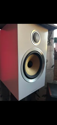 Bowers&Wilkins mycket fina högtalare med stativ.