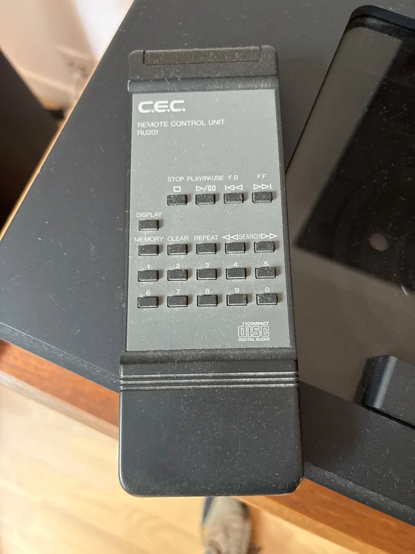 CEC TL2 High-end cd transport CEC TL2 High-end cd transport - Bild 3 av 4