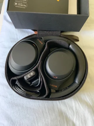 Sony WH-1000XM4 svarta