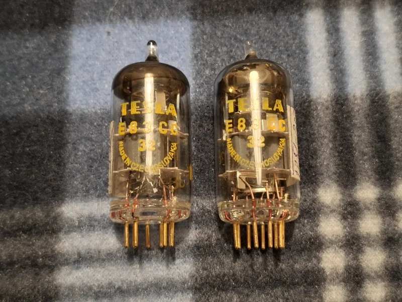 E83CC Tesla Gold (ECC83) NOS Yellow Print Gold Pins E83CC Tesla Gold (ECC83) NOS Yellow Print Gold Pins - Bild 1 av 5