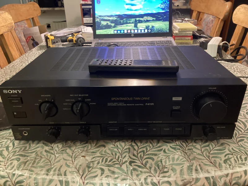 Sony F 411 R förstärkare Sony F 411 R förstärkare - Bild 1 av 2