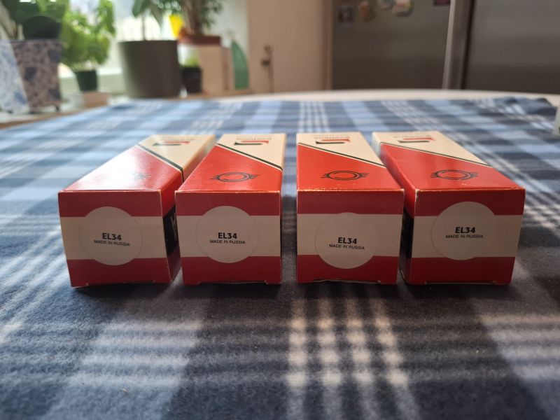 Svetlana EL34 clear top NOS/NIB Matchad kvartett radiorör - Bild 1 av 6