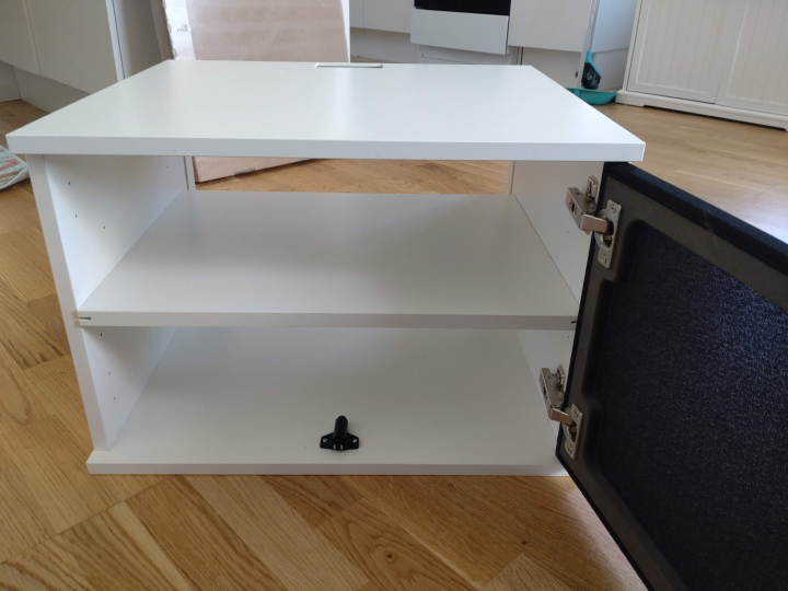 Unnu model 210 mediabänk - NYSKICK!