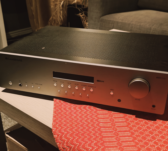 Cambridge AX-R100 - Bild 1 av 2