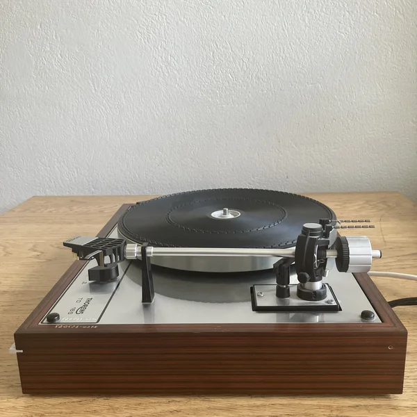 Thorens TD165 med Shure M91ED Thorens TD165 med Shure M91ED - Bild 7 av 11