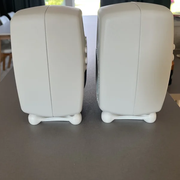 Genelec 6010B &ndash; vitt par i fint skick - Bild 3 av 8