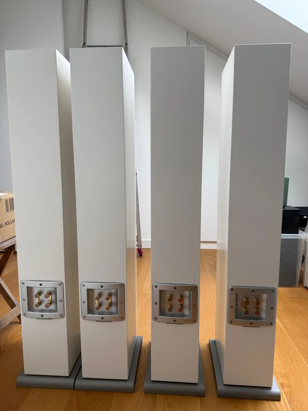 Audiovector Ki3 &ndash; vit &ndash; 2 par / 4 st - Bild 2 av 4