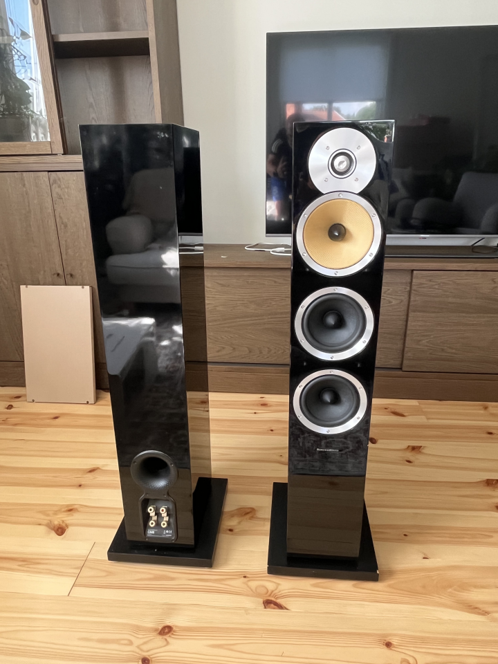 Bowers & Wilkins CM 8