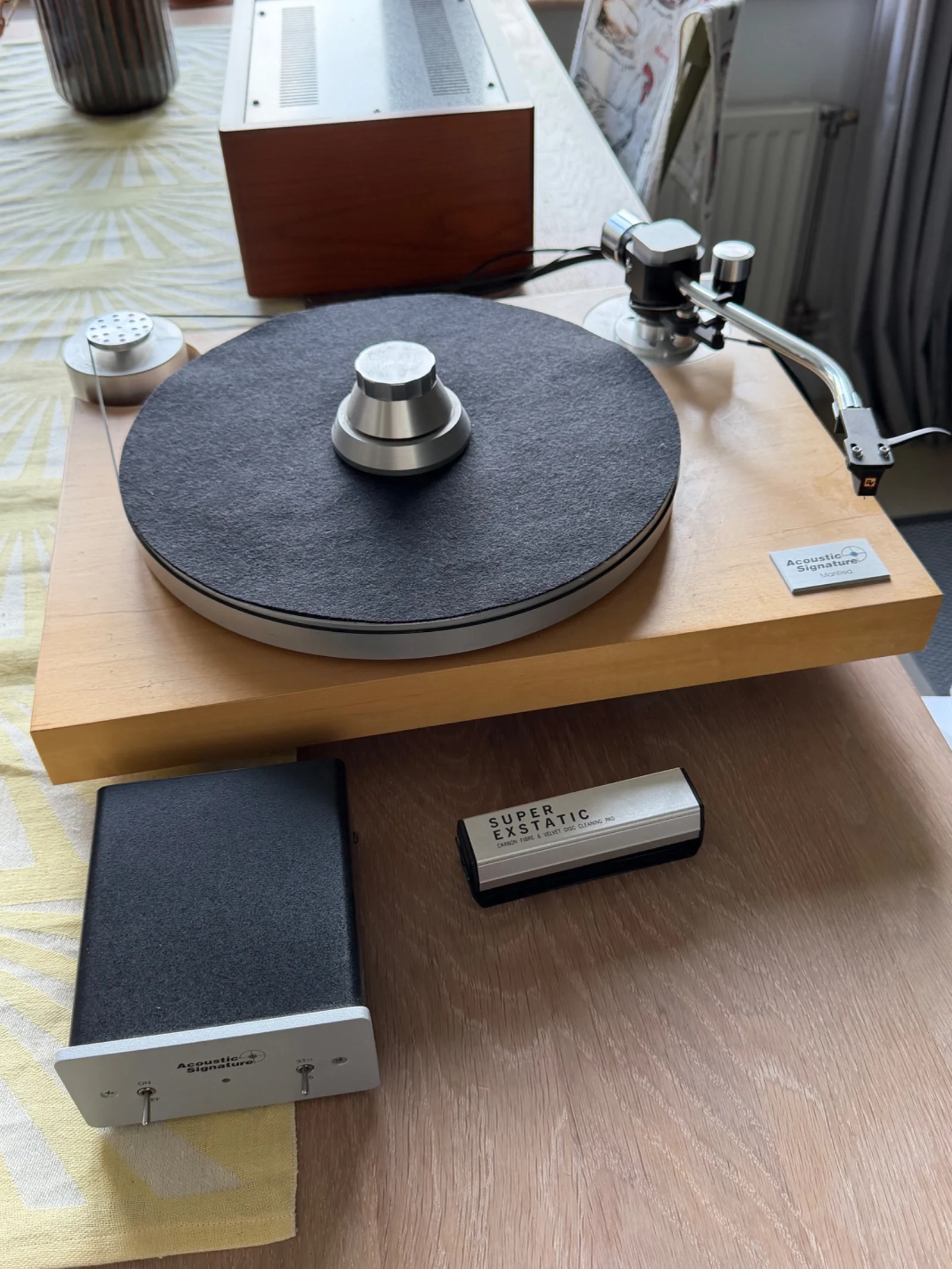 Acoustic Signature Manfred skivspelare med Ortofon tonarm - Bild 1 av 5