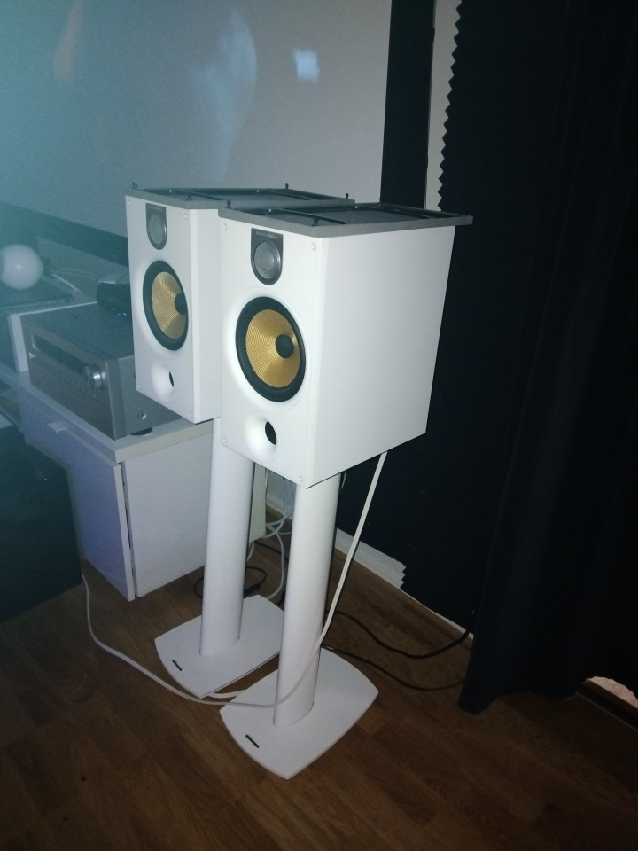 Bowers & Wilkins med stativ 
