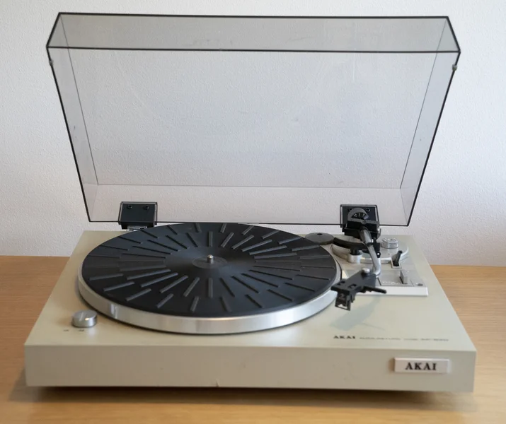 Akai AP-B20 Halvautomatisk skivspelare - Kuva 1 / 6