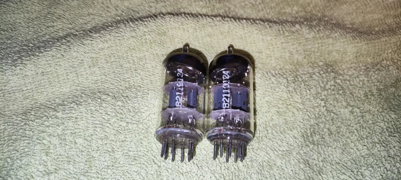 Matcha par Telefunken ECC81 NOS med samma kod fr&aring;n &aring;r 61! - Billede 1 af 7