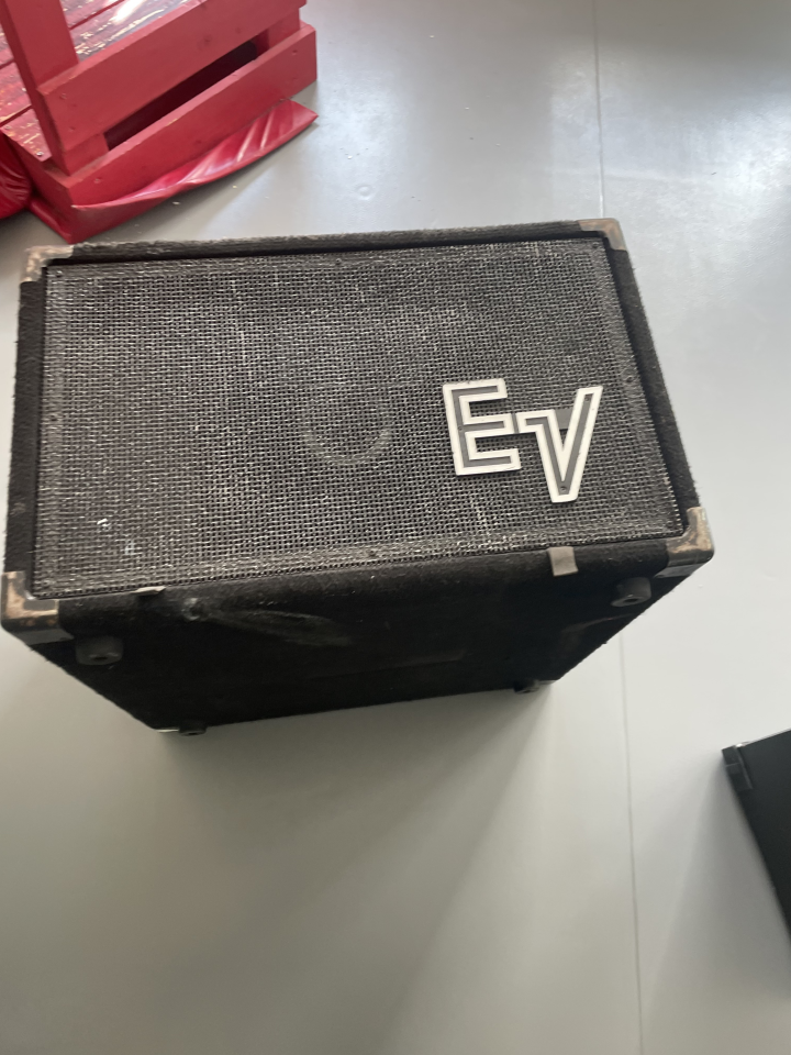 VS 650 TourClass Crest-Audio  Nurmark Im9  LEM BASAR    EV högtalare
