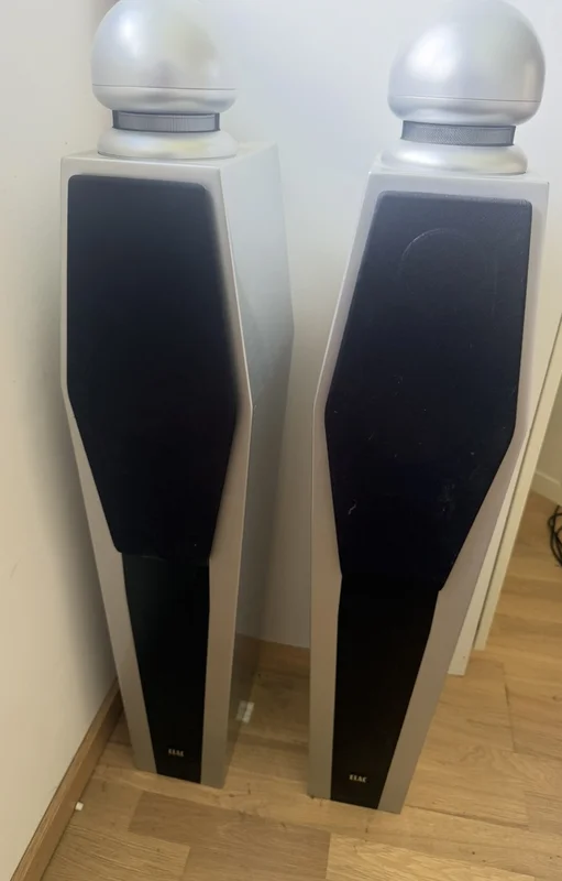 ELAC Dolce Vita – exklusiva golvhögtalare med originalstativ ELAC Dolce Vita – exklusiva golvhögtalare med originalstativ - Bild 1 av 4