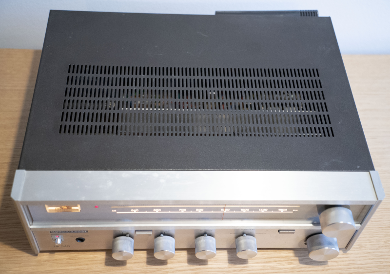 Harman Kardon HK340 AM/FM Solid State Receiver (1979) Harman Kardon HK340 AM/FM Solid State Receiver (1979) - Bild 2 av 5