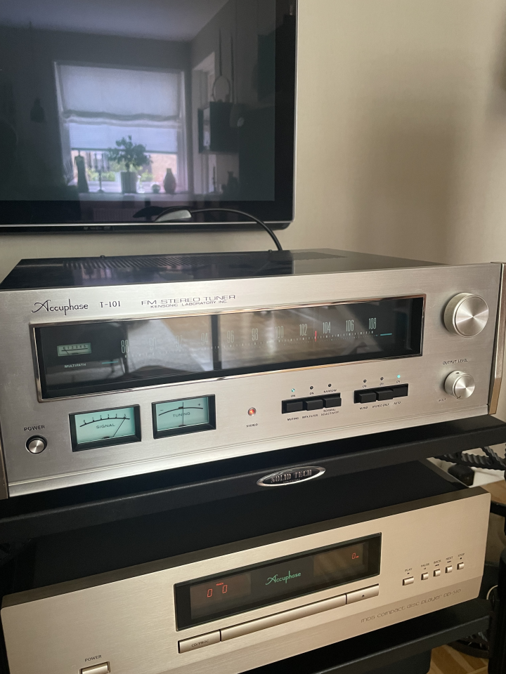 Accuphase T-101