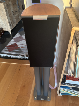 Audiovector R1 Arreté