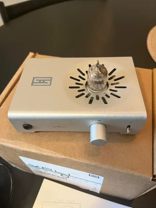 Schiit Vali 3 rörhybrid hörlursförstärkare/preamp