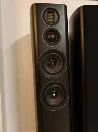 Wharfedale EVO 4.4 golvh&ouml;gtalare