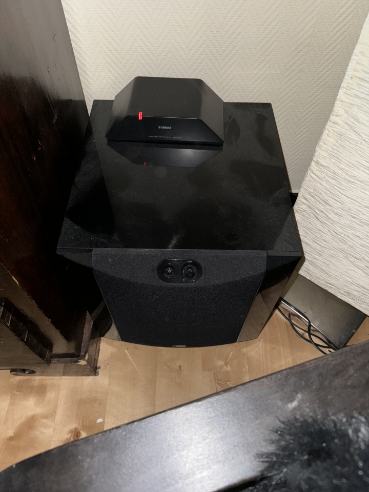 Yamaha YSP-5600 atmos soundbar +  yamaha NS-SW300 subwoofer