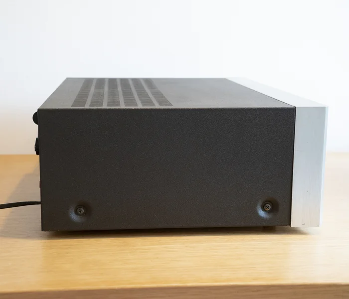 Harman Kardon HK560 AM/FM Solid State Receiver (1979) Harman Kardon HK560 AM/FM Solid State Receiver (1979) - Bild 5 av 5
