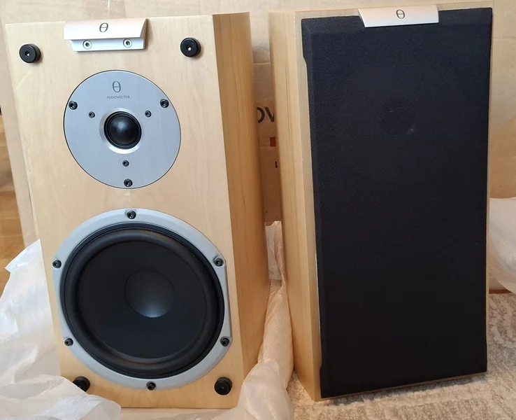 Audiovector S1 maple stativh&ouml;gtalare nya i kartong - Bild 1 av 6