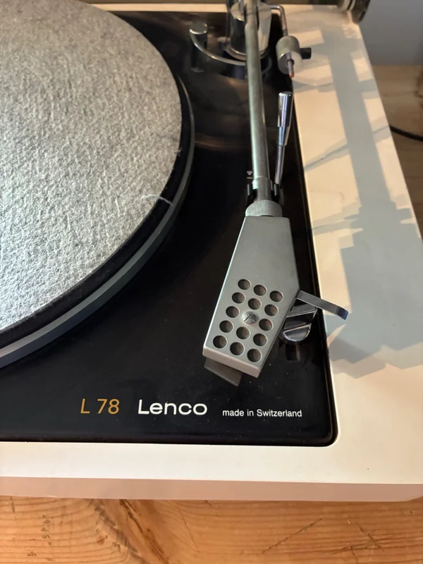 Klassisk Lenco L78 skivspelare i vitt utförande Klassisk Lenco L78 skivspelare i vitt utförande - Bild 3 av 4