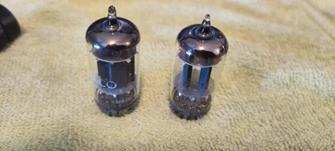 Ett par Matchade Dynaco/Telefunken 12AX7 / ECC 83 testar GOOD.