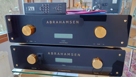 Abrahamsen V 2.0 UP förstärkare och Abrahamsen V 1.0 CD Abrahamsen V 2.0 UP förstärkare och Abrahamsen V 1.0 CD