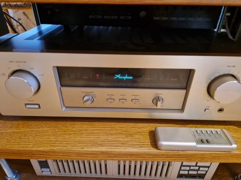 Accuphase E-210 A