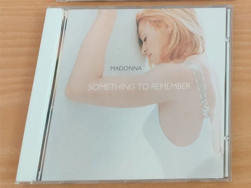Madonna Something to Remember Madonna Something to Remember - Bild 1 av 2