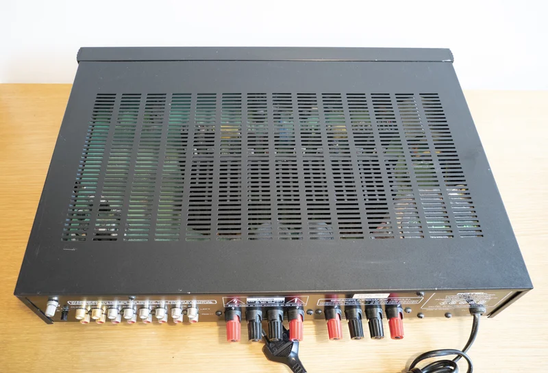Rotel RA-960BX Stereo Integrated Amplifier Rotel RA-960BX Stereo Integrated Amplifier - Image 3 of 4
