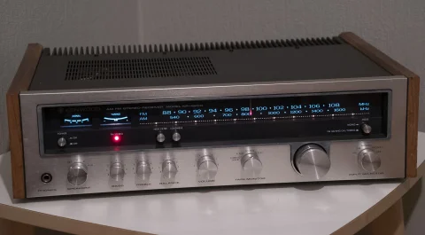 Kenwood KR-4600 AM/FM Stereo Receiver (1976-78) Kenwood KR-4600 AM/FM Stereo Receiver (1976-78)