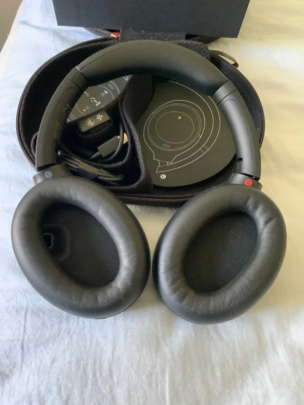 Sony WH-1000XM4 svarta - Bild 3 av 3